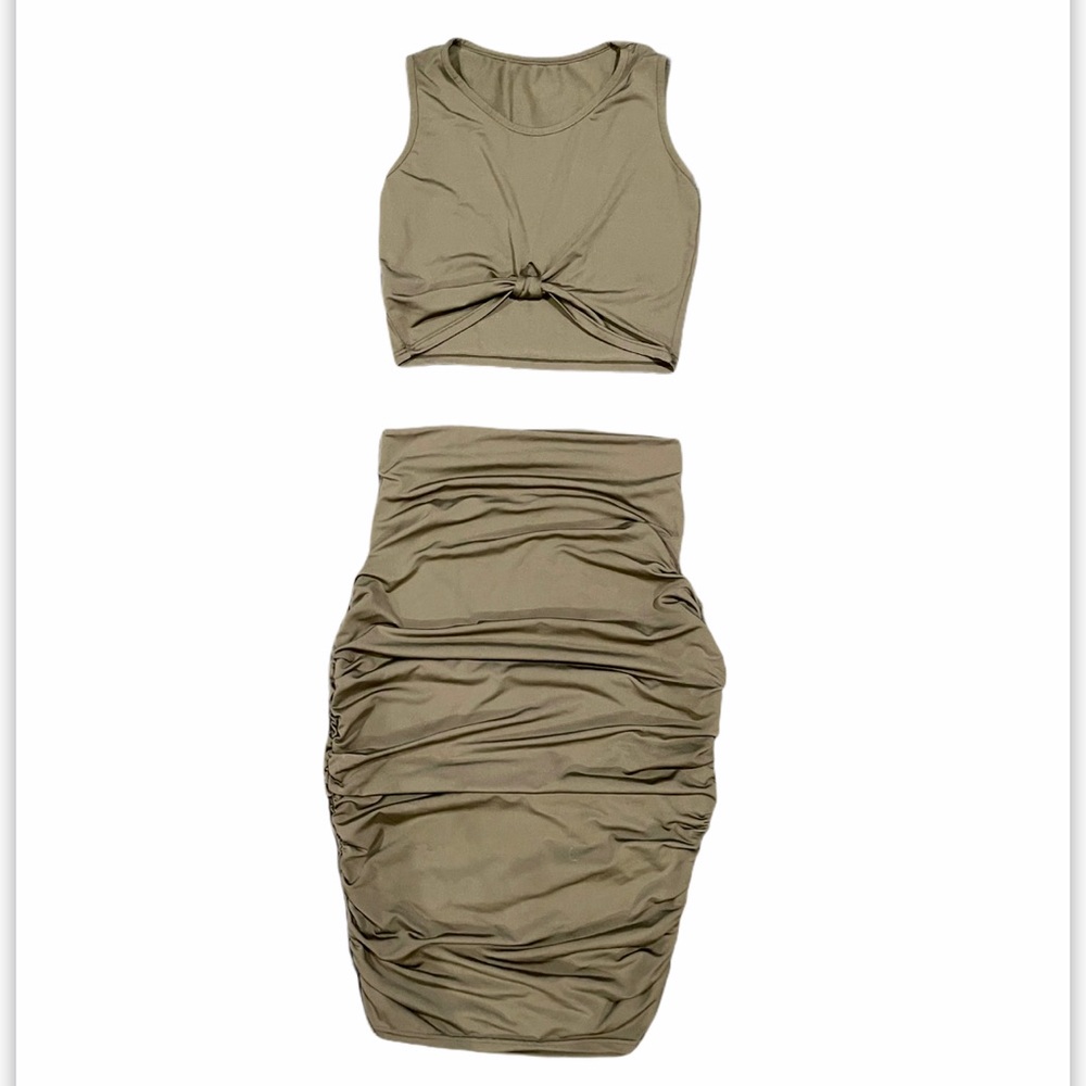 2 piece green skirt+crop top